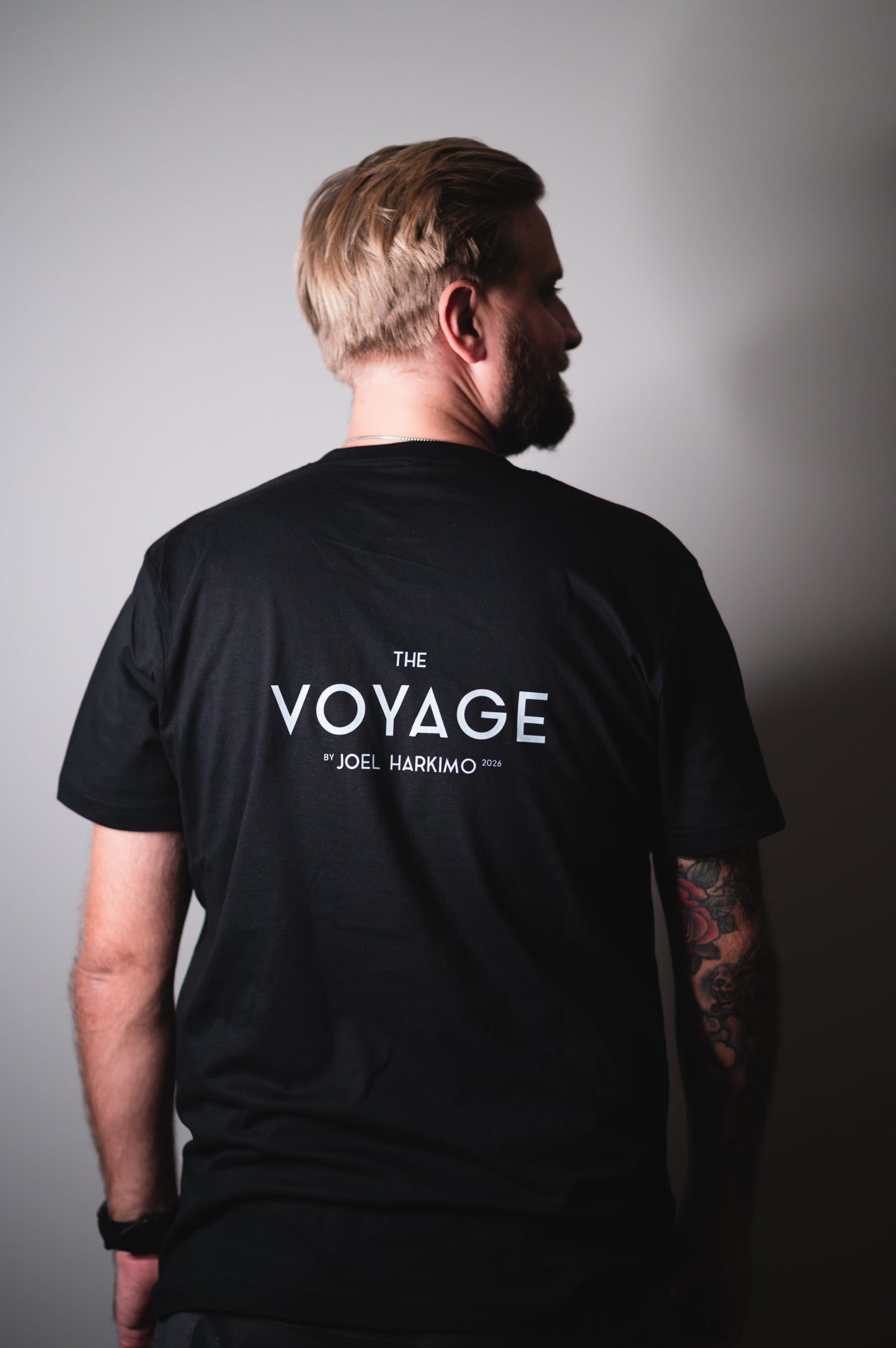 THE VOYAGE JOEL HARKIMO T-PAITA